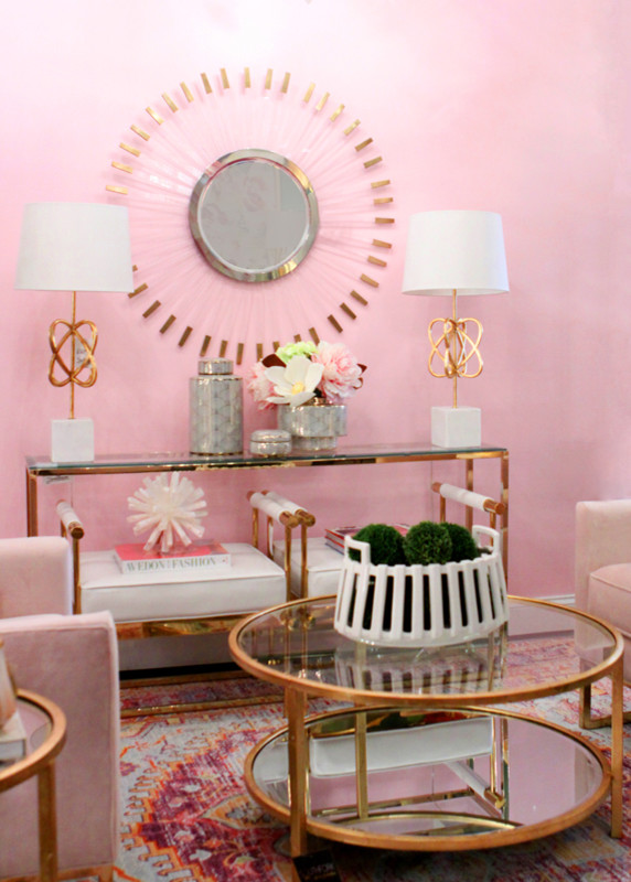 Foto på ett mellanstort eklektiskt separat vardagsrum, med ett finrum, rosa väggar, heltäckningsmatta och flerfärgat golv