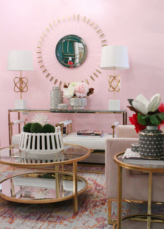 Идея дизайна: парадная, изолированная гостиная комната среднего размера в стиле фьюжн с розовыми стенами, ковровым покрытием и разноцветным полом без камина, телевизора