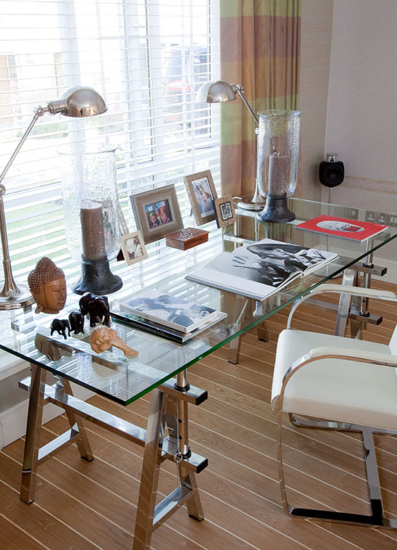 Photo of a contemporary living room in Edinburgh.