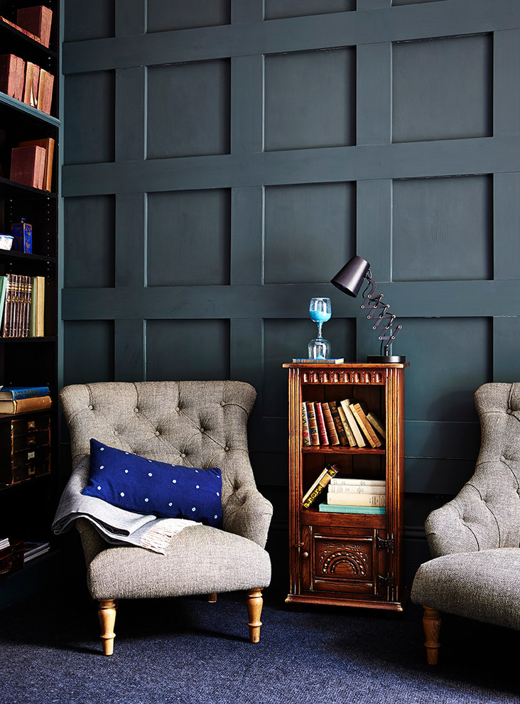 Foto di un piccolo soggiorno tradizionale chiuso con libreria
