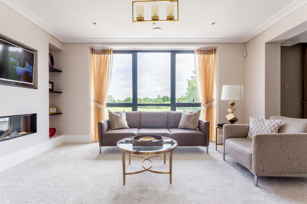 Example of a transitional living room design in Hertfordshire