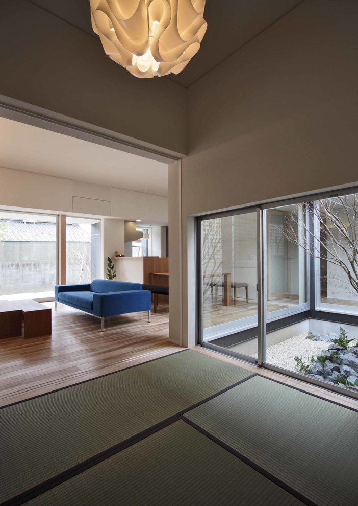 Photo of a small modern open plan living room in Other with white walls and tatami flooring.