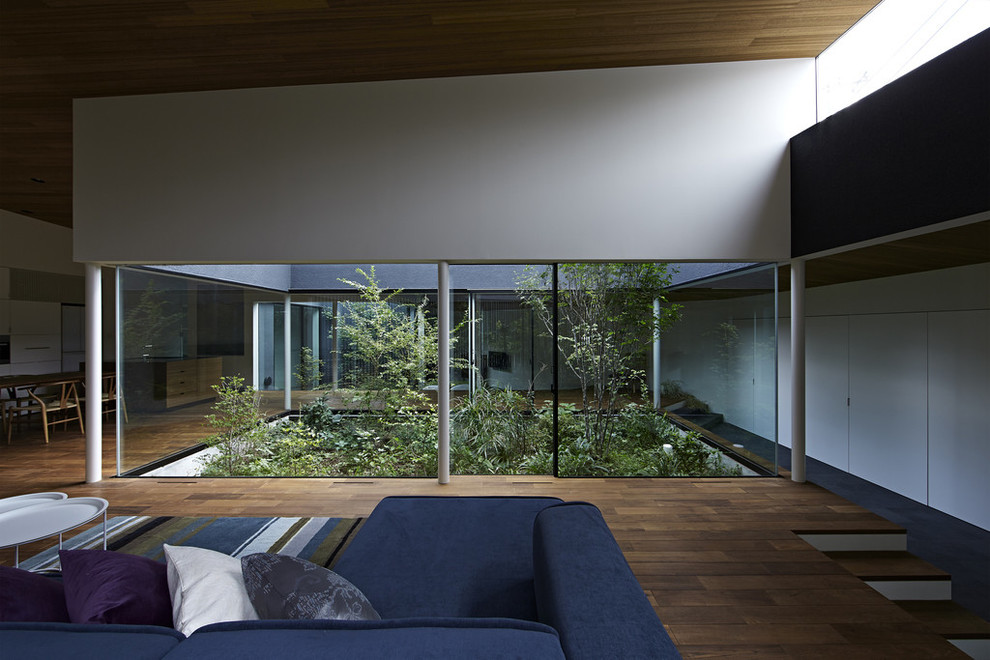 This is an example of a modern living room in Tokyo Suburbs.