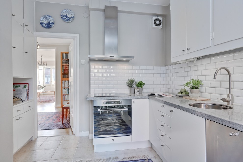Inspiration for a timeless kitchen remodel in Gothenburg