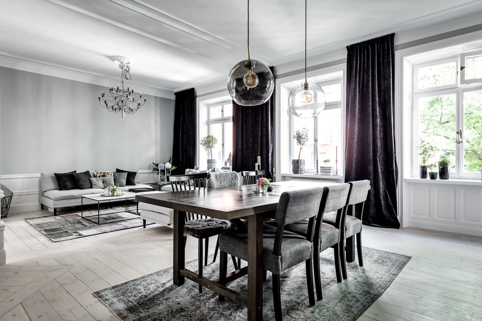 Aménagement d'une salle à manger scandinave de taille moyenne avec un mur gris et un sol beige.