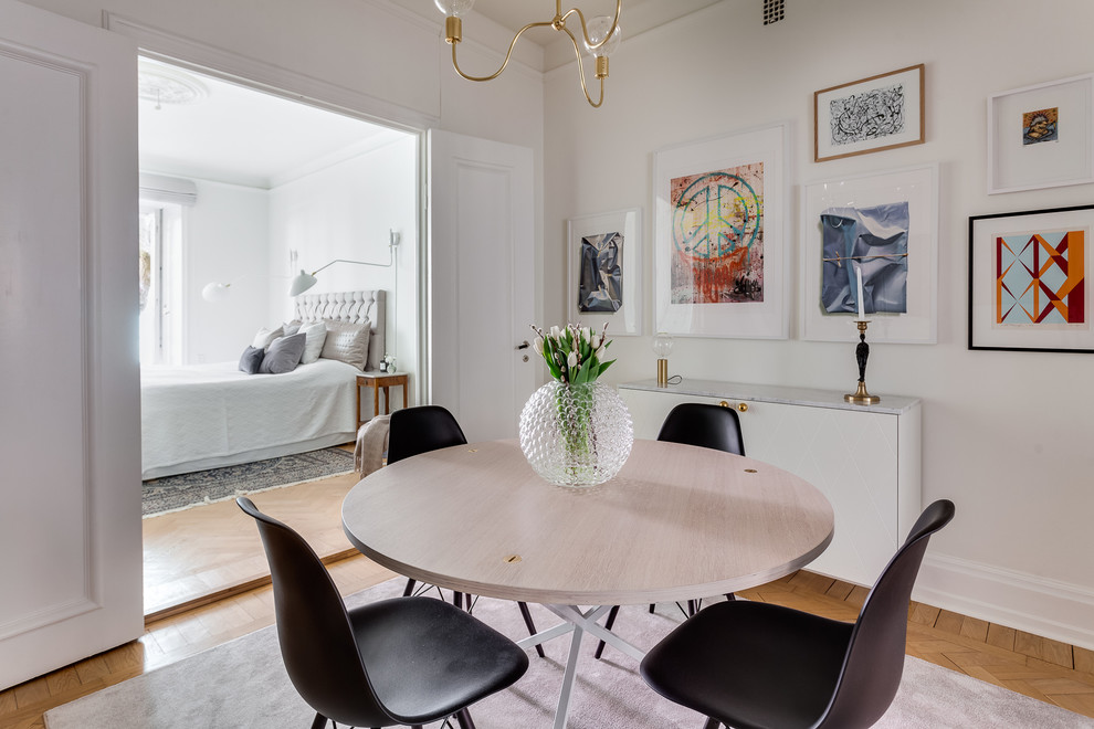 Свежая идея для дизайна: столовая в скандинавском стиле - отличное фото интерьера