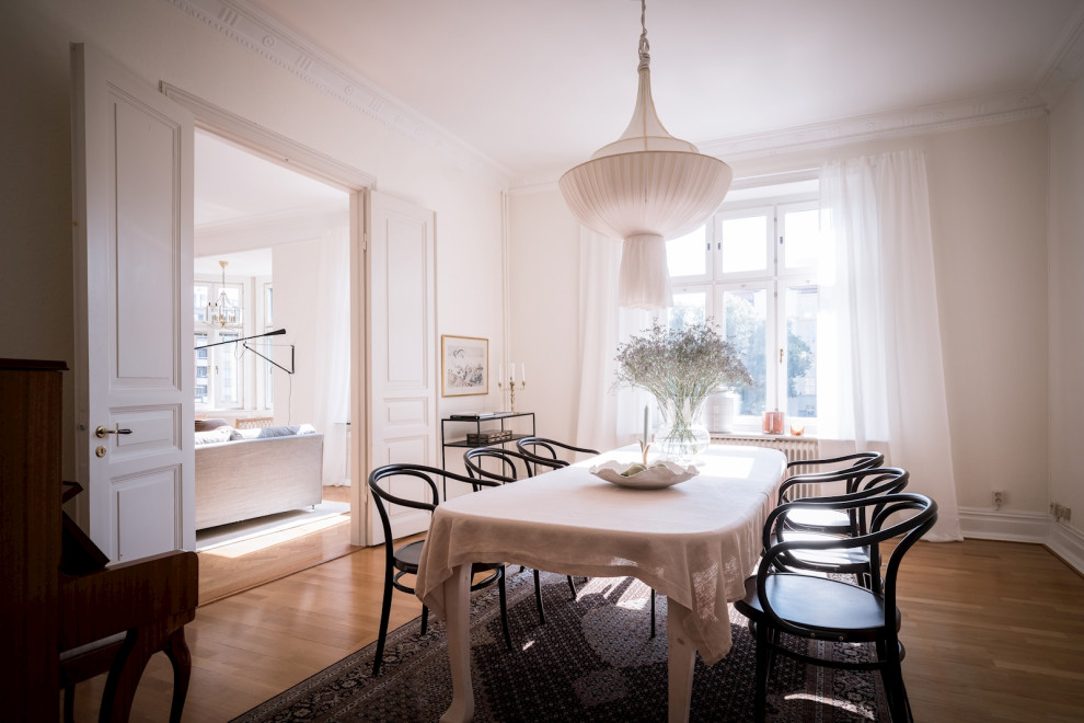 Example of a danish dining room design in Gothenburg