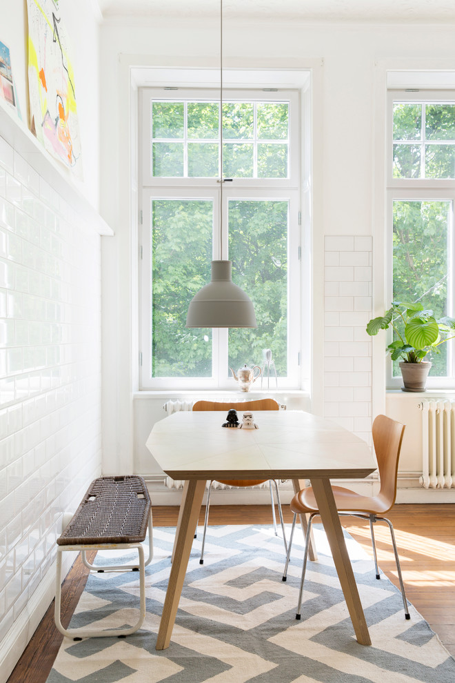 Scandi open plan dining room in Gothenburg with white walls and light hardwood flooring.