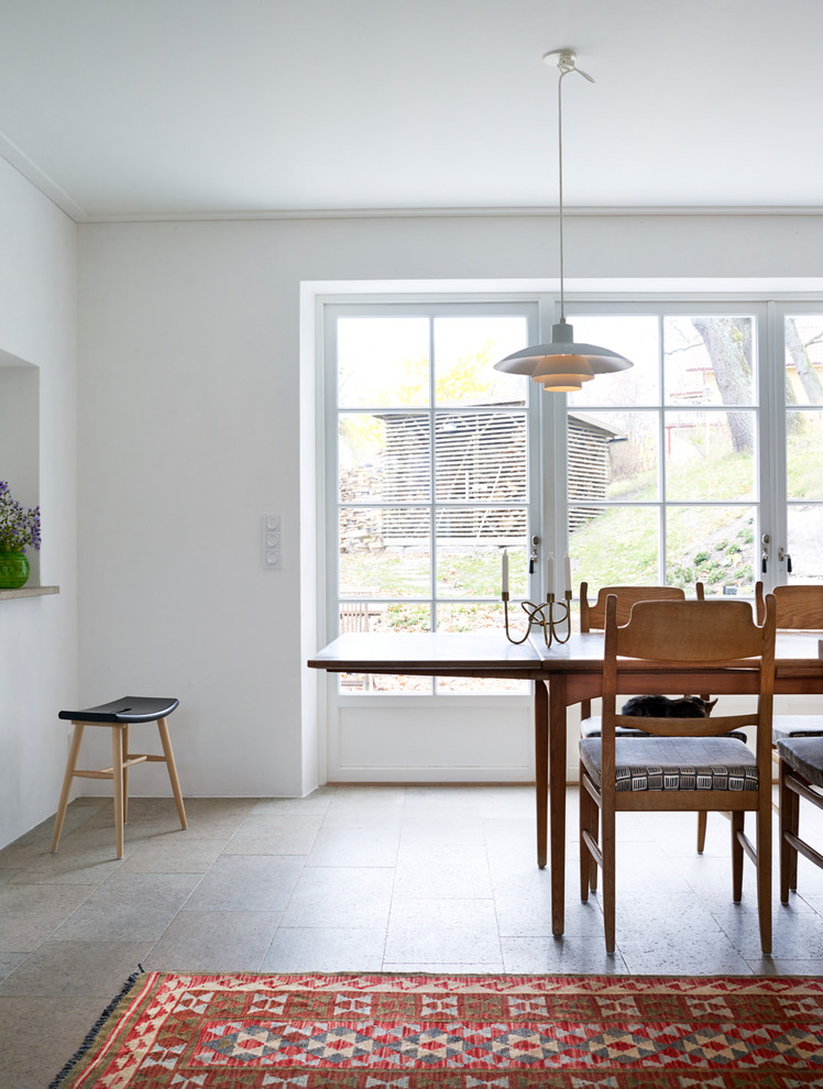 This is an example of a classic dining room in Stockholm.