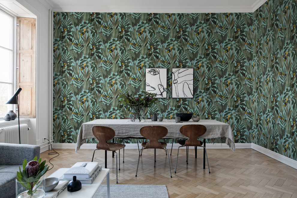 Esempio di una sala da pranzo eclettica con pareti verdi