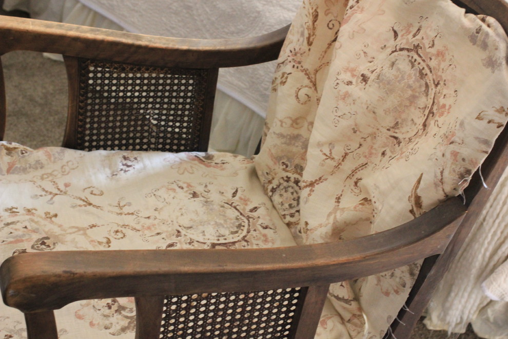 Inspiration pour une petite chambre de bébé traditionnelle.
