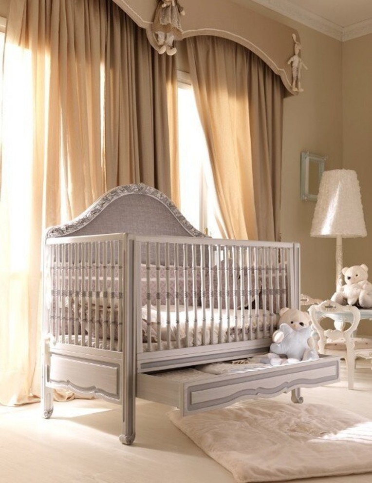 Пример оригинального дизайна: нейтральная комната для малыша в классическом стиле