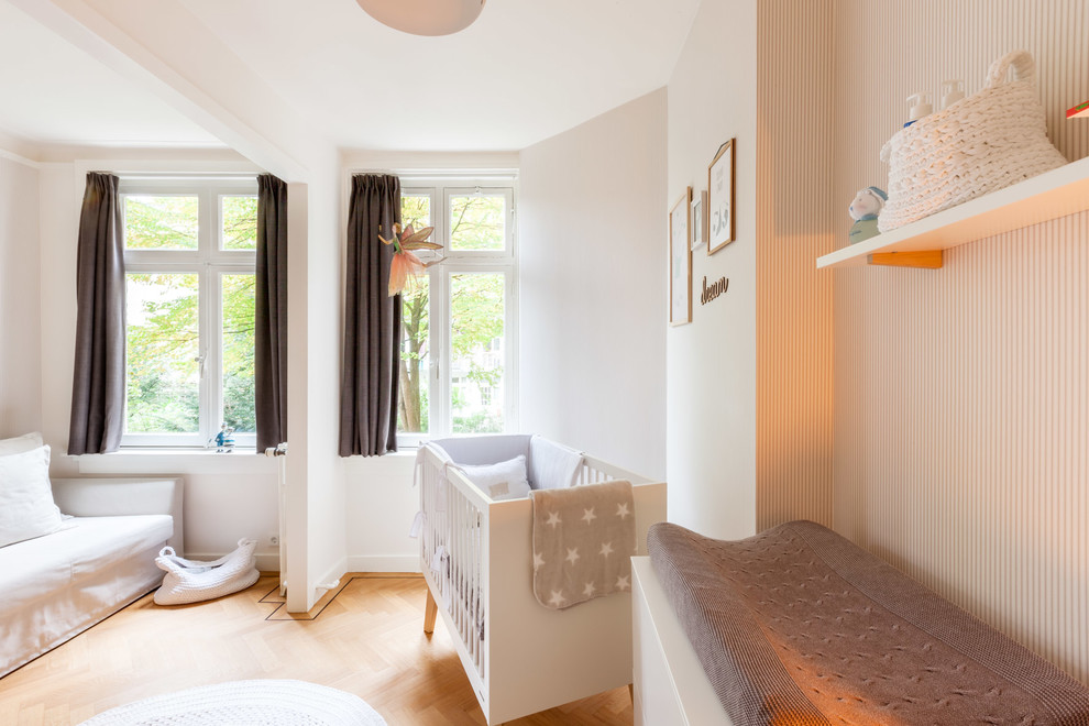 アムステルダムにある北欧スタイルのおしゃれな赤ちゃん部屋の写真