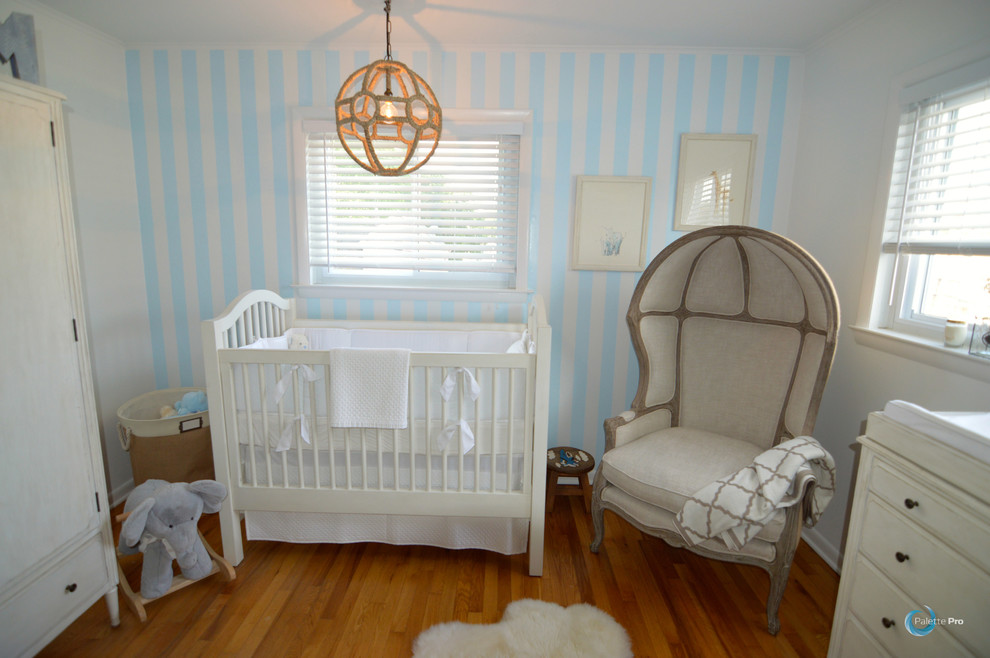 Imagen de habitación de bebé rústica de tamaño medio