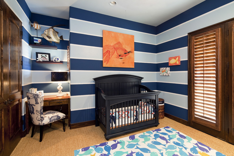 オースティンにある中くらいなトラディショナルスタイルのおしゃれな赤ちゃん部屋 (青い壁、カーペット敷き、男の子用) の写真