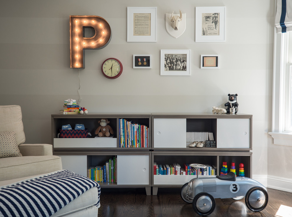 На фото: комната для малыша среднего размера в современном стиле с серыми стенами и темным паркетным полом для мальчика с