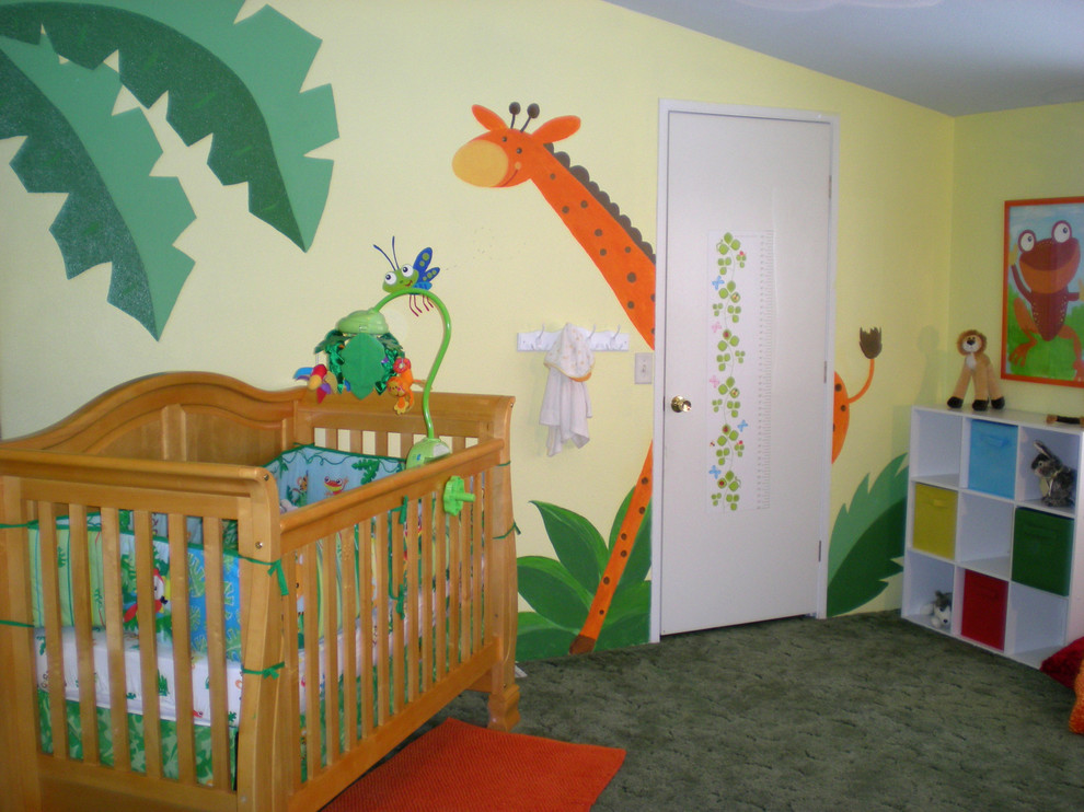 シアトルにある広いトロピカルスタイルのおしゃれな赤ちゃん部屋の写真