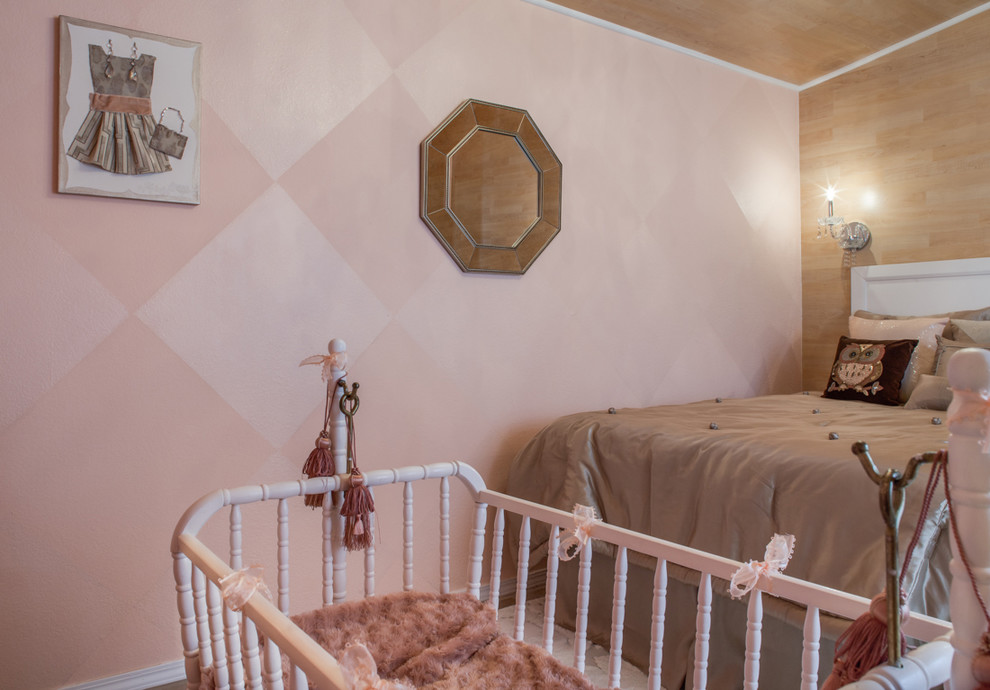 На фото: маленькая комната для малыша в классическом стиле с розовыми стенами и полом из керамической плитки для на участке и в саду, девочки с