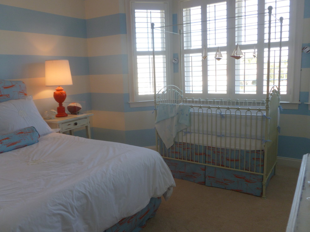 他の地域にある中くらいなトラディショナルスタイルのおしゃれな赤ちゃん部屋の写真