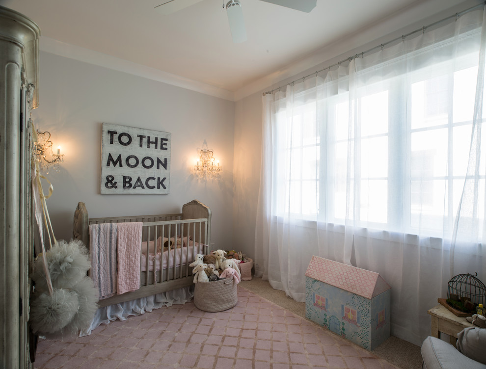 На фото: комната для малыша в классическом стиле с серыми стенами и ковровым покрытием для девочки