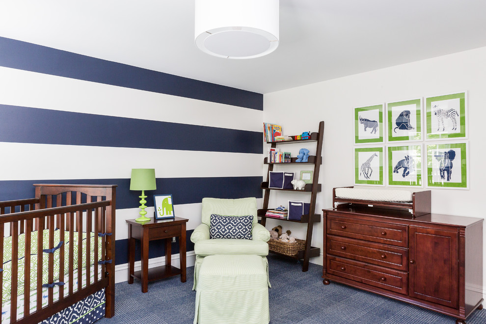 На фото: комната для малыша среднего размера в стиле неоклассика (современная классика) с синими стенами и ковровым покрытием для мальчика с
