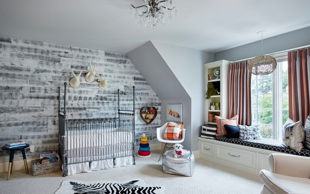 Réalisation d'une chambre de bébé neutre tradition avec un mur gris, moquette et un sol gris.