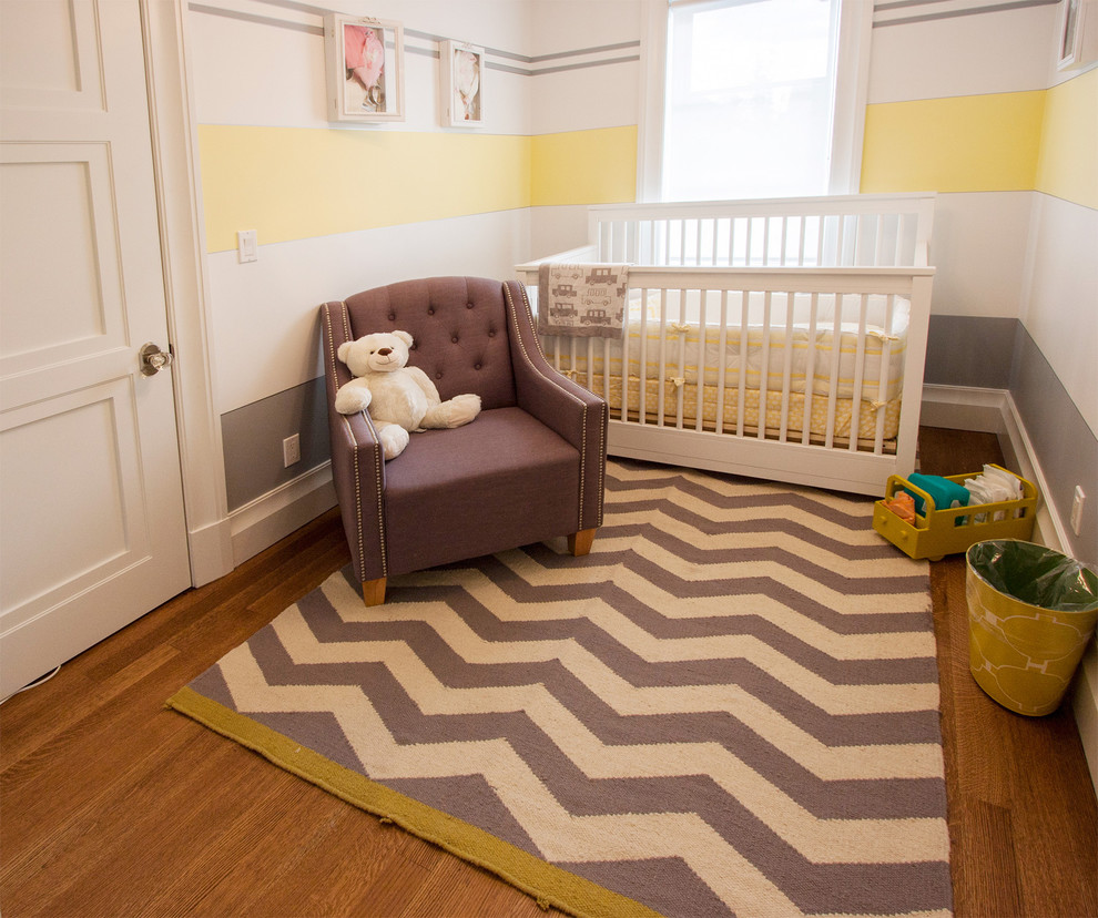 На фото: маленькая нейтральная комната для малыша в стиле неоклассика (современная классика) с желтыми стенами и паркетным полом среднего тона для на участке и в саду