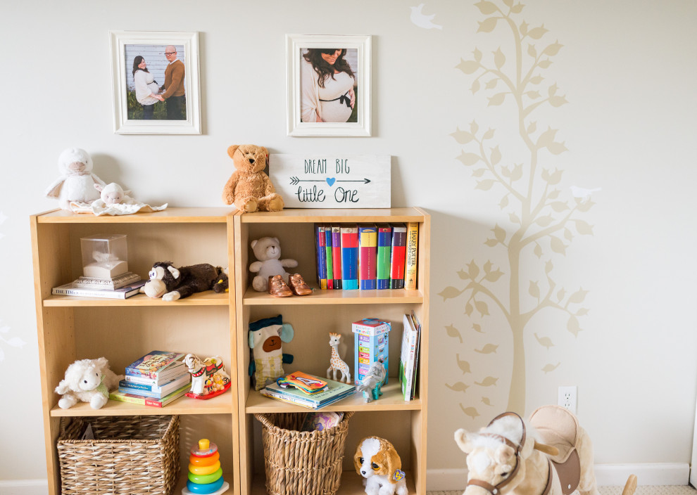 На фото: нейтральная комната для малыша среднего размера в стиле рустика с бежевыми стенами, ковровым покрытием и бежевым полом