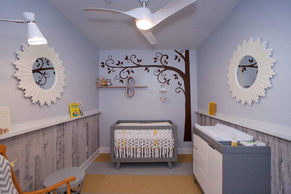 Пример оригинального дизайна: комната для малыша в современном стиле для девочки