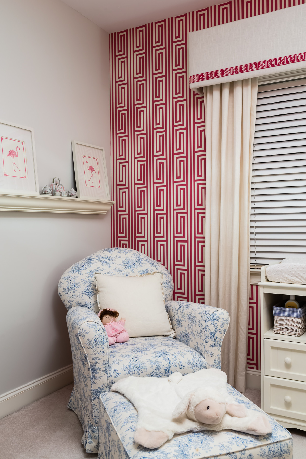 75 Photos Et Idees Deco De Chambres De Bebe Avec Un Mur Rouge Novembre 21 Houzz Fr