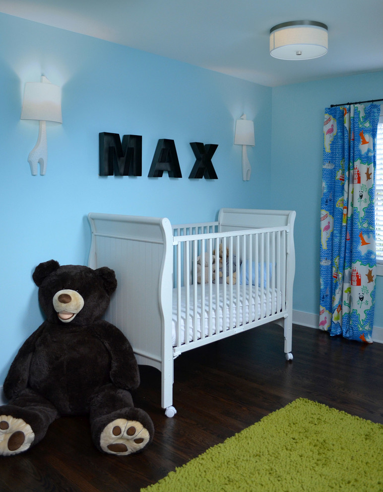 На фото: комната для малыша среднего размера: освещение в стиле неоклассика (современная классика) с синими стенами, темным паркетным полом и коричневым полом для мальчика с