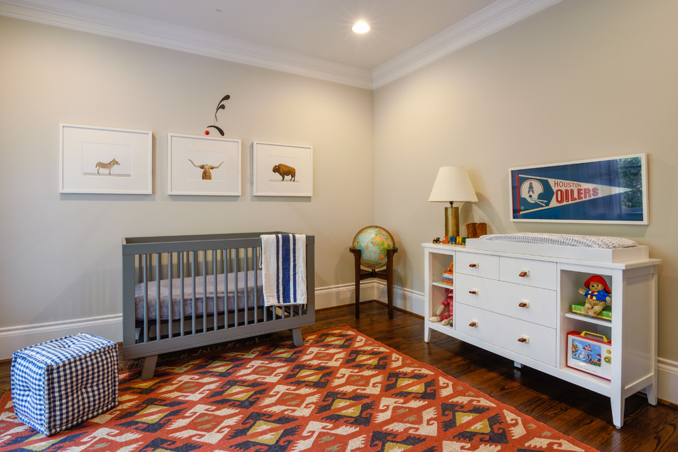 ヒューストンにある中くらいなトランジショナルスタイルのおしゃれな赤ちゃん部屋の写真