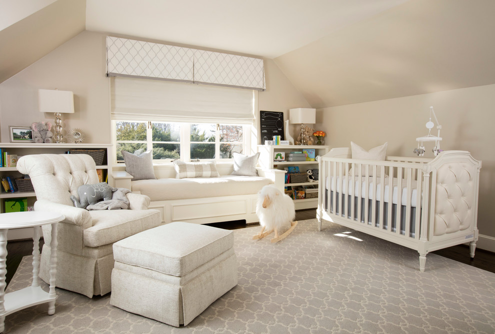 Diseño de habitación de bebé clásica con suelo gris