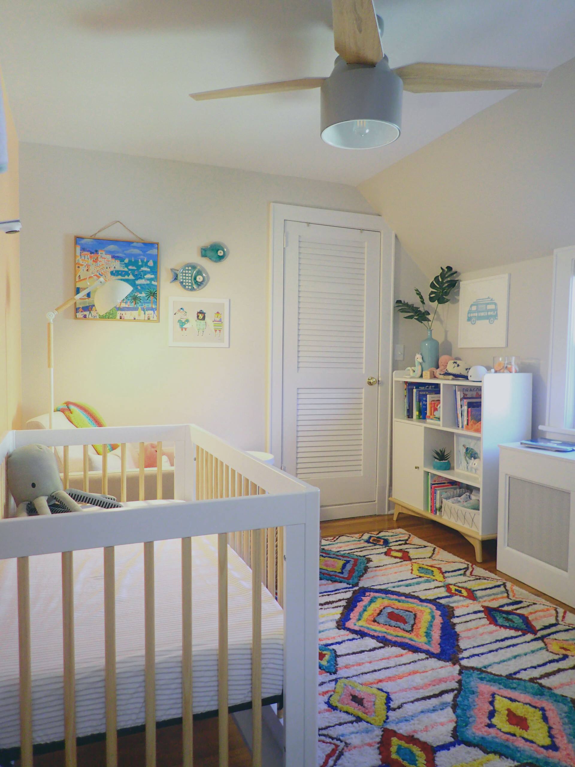 75 photos et idées déco de chambres de bébé avec un mur orange - Mars 2023  | Houzz FR