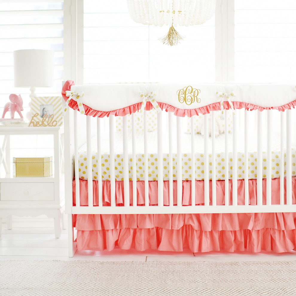 Пример оригинального дизайна: комната для малыша в стиле шебби-шик для девочки