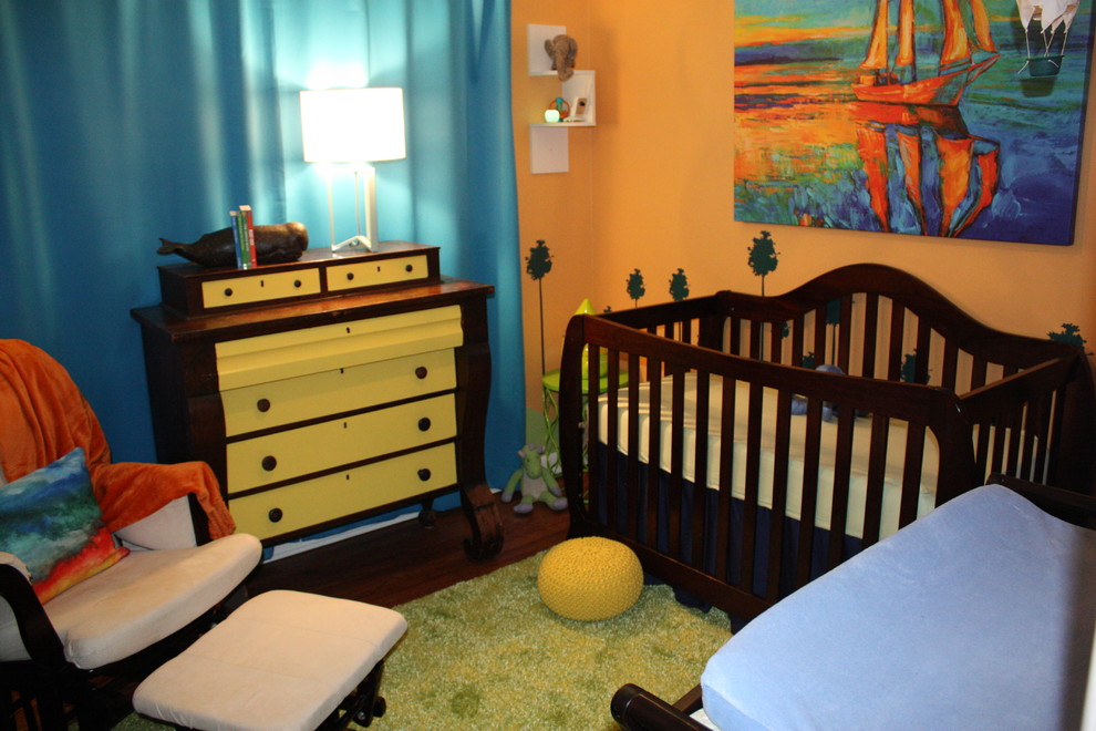 Mittelgroßes Stilmix Babyzimmer in Denver