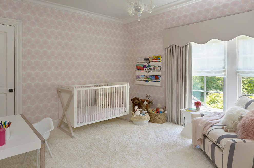 Idéer för mellanstora vintage babyrum, med rosa väggar och heltäckningsmatta