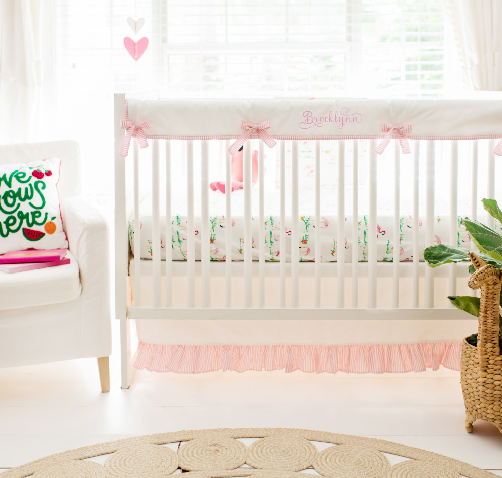 Idée de décoration pour une chambre de bébé fille ethnique.
