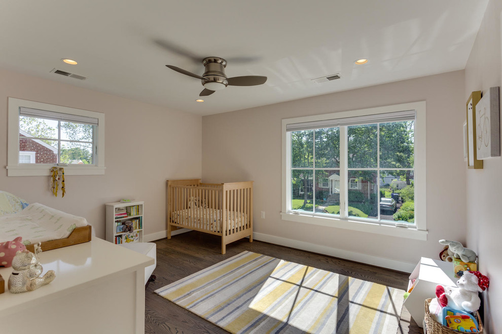 Foto de habitación de bebé niña de estilo americano de tamaño medio con paredes rosas y suelo de madera en tonos medios