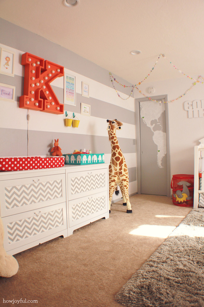 オレンジカウンティにあるコンテンポラリースタイルのおしゃれな赤ちゃん部屋の写真