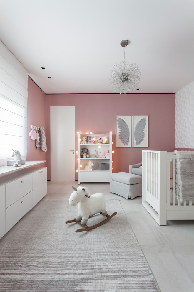マイアミにあるコンテンポラリースタイルのおしゃれな赤ちゃん部屋の写真