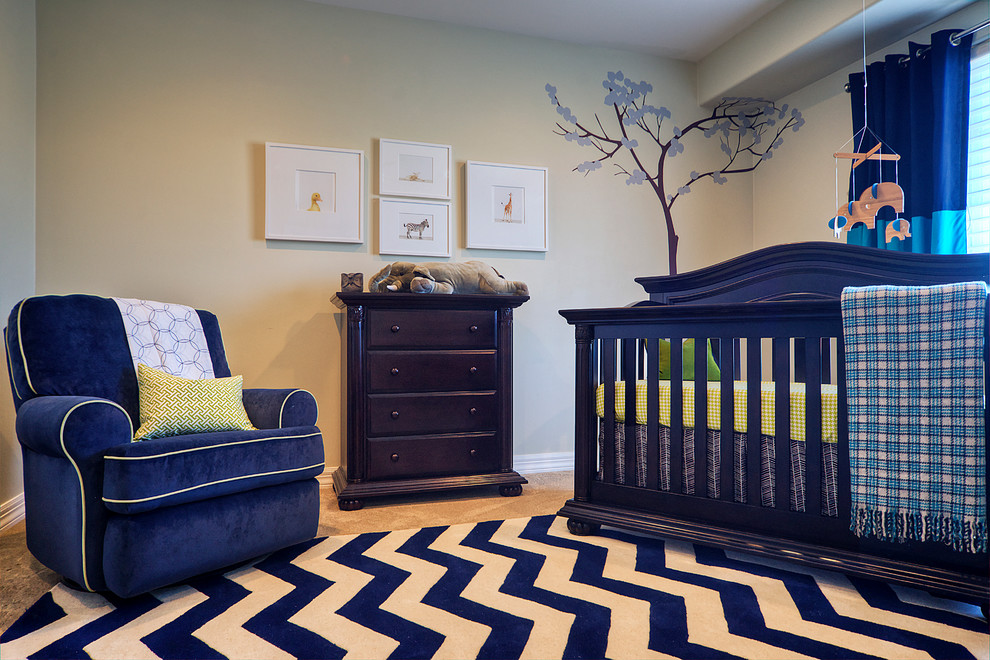 На фото: комната для малыша среднего размера в классическом стиле с бежевыми стенами и ковровым покрытием для мальчика