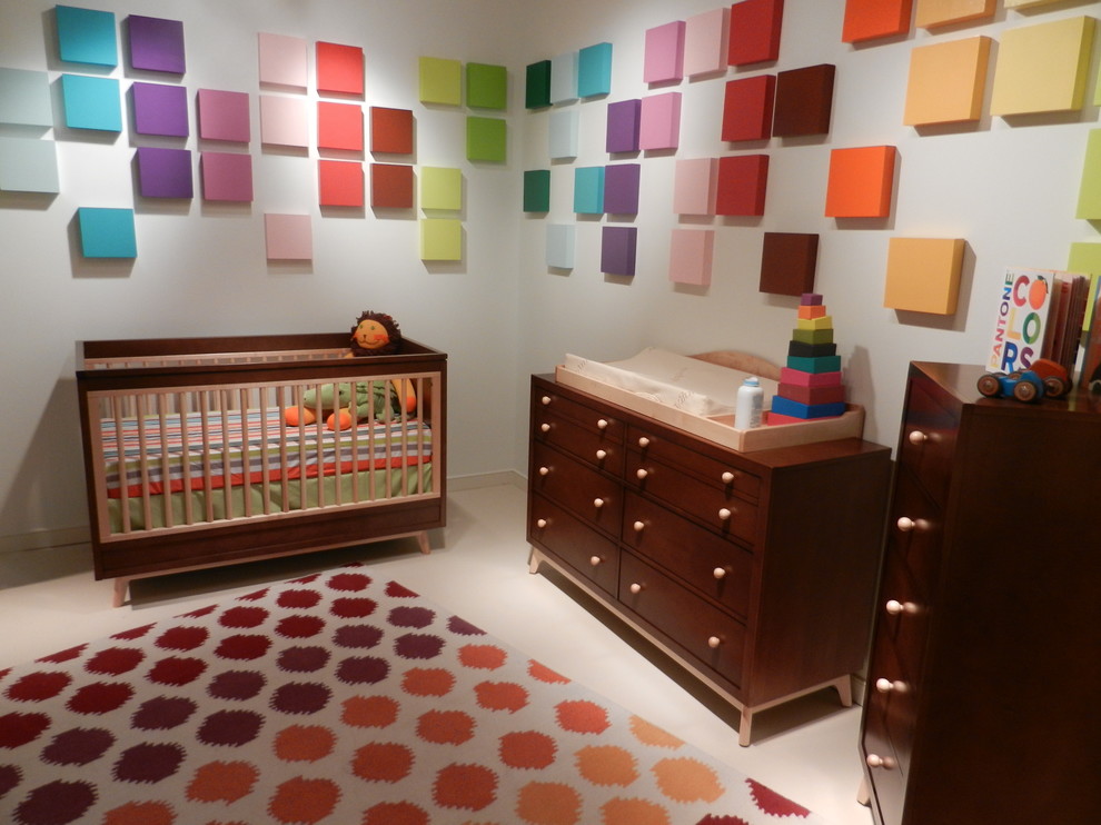 他の地域にあるお手頃価格の中くらいなエクレクティックスタイルのおしゃれな赤ちゃん部屋 (男女兼用) の写真