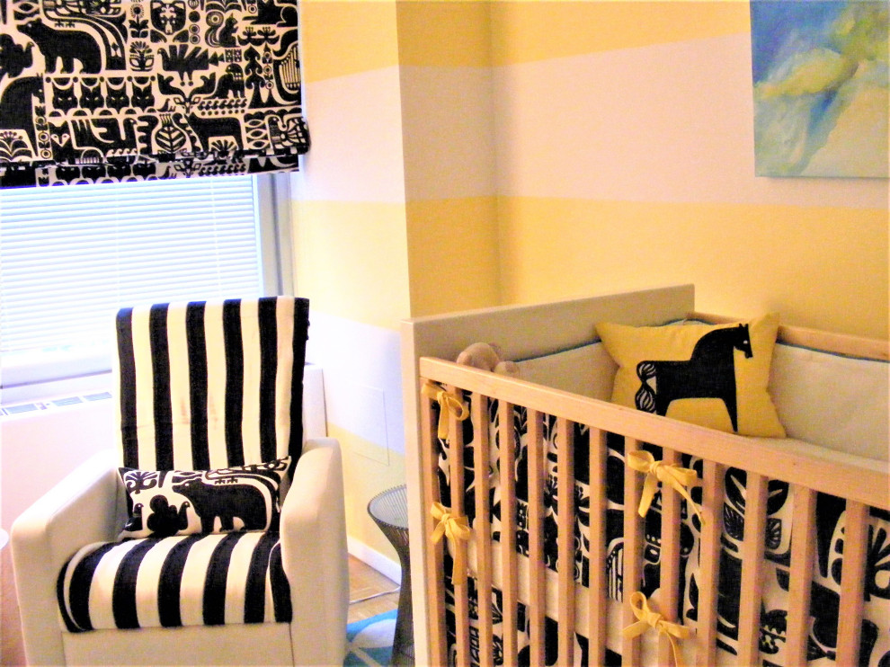 Foto de habitación de bebé contemporánea de tamaño medio