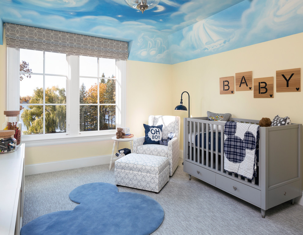 ミネアポリスにある高級な中くらいなビーチスタイルのおしゃれな赤ちゃん部屋 (黄色い壁、カーペット敷き、男の子用、グレーの床) の写真