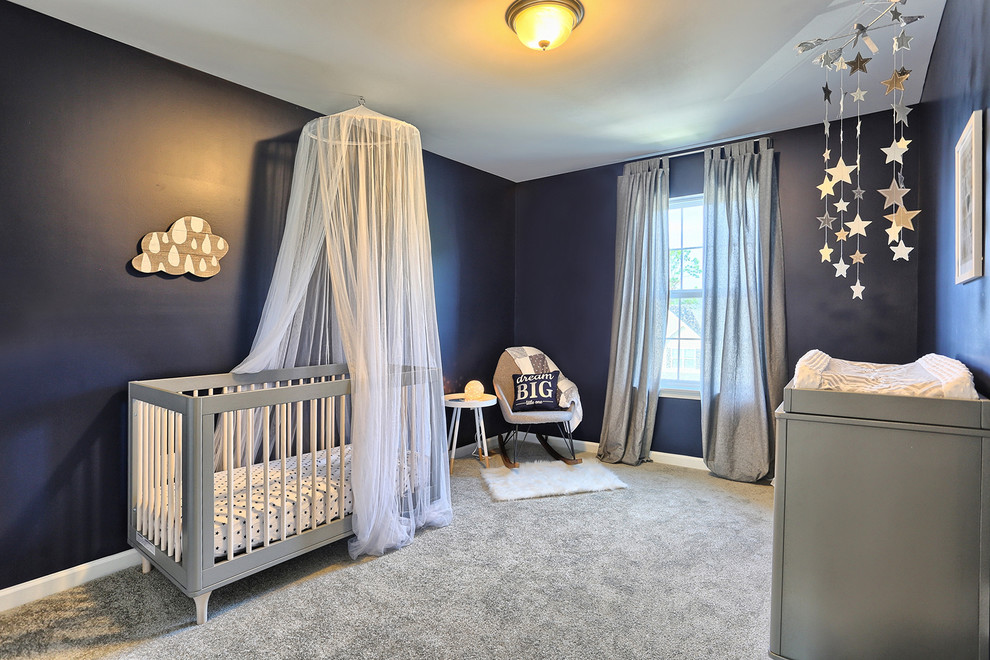 デンバーにある北欧スタイルのおしゃれな赤ちゃん部屋の写真