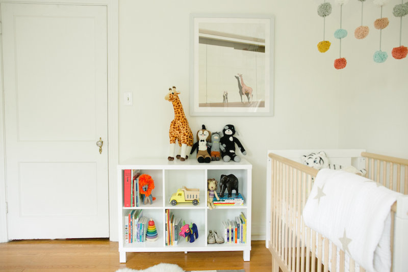 Свежая идея для дизайна: комната для малыша в стиле модернизм - отличное фото интерьера