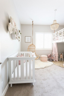 Chambre De Bebe Romantique Avec Un Mur Gris Photos Amenagement Et Idees Deco De Chambres De Bebe Juillet 21 Houzz Fr