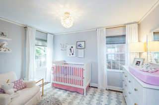 Chambre De Bebe Fille Avec Un Mur Bleu Photos Amenagement Et Idees Deco De Chambres De Bebe Fille Novembre 21 Houzz Fr