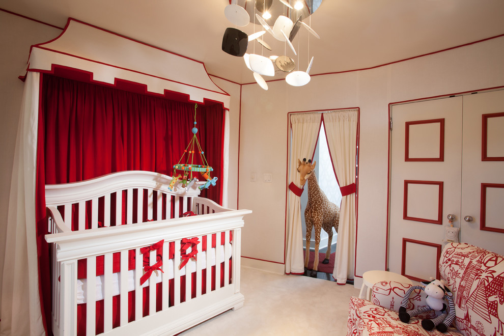 Inspiration för ett vintage könsneutralt babyrum, med heltäckningsmatta och vita väggar